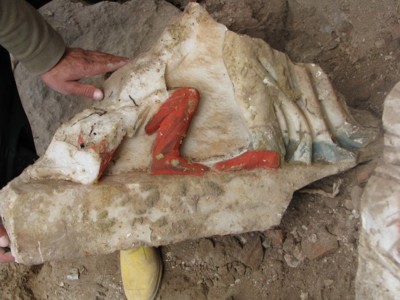 Obrázek 3: Reliéfy z Çukurbağu. Živé barvy reliéfů v době nálezu v roce 2009.